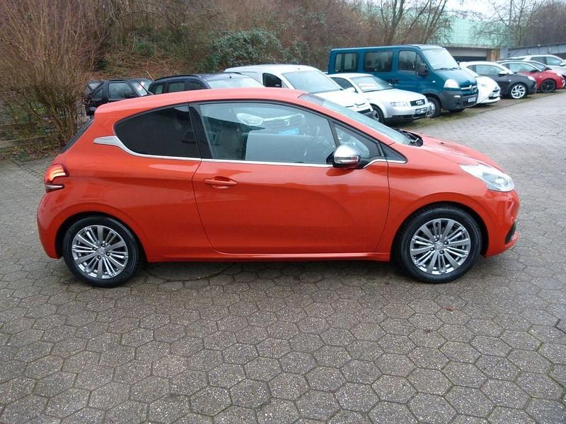 Gebraucht Peugeot 208 Allure 110 PS (80 kW) 2016 Orange Kleinwagen