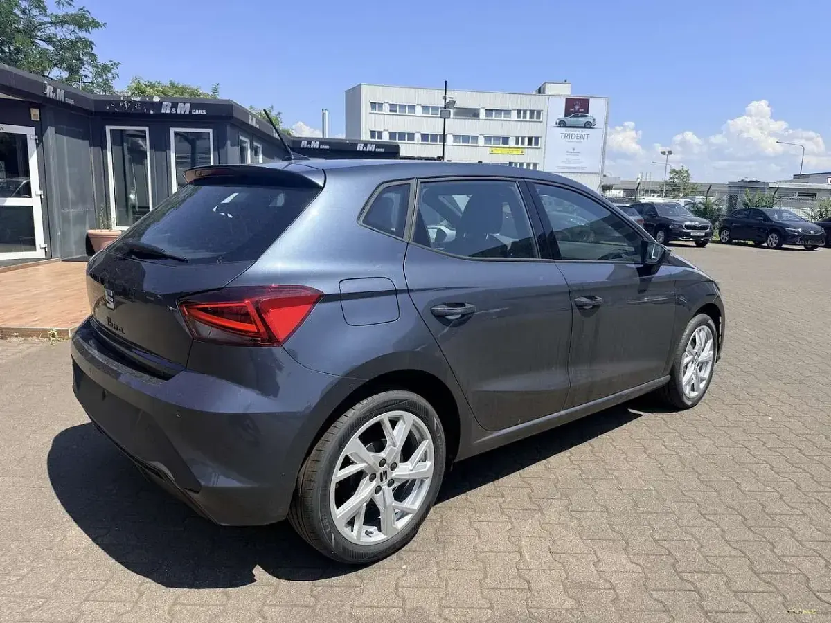 Neu Seat Ibiza Style 95 PS (69 kW) 2026 Grau Kleinwagen