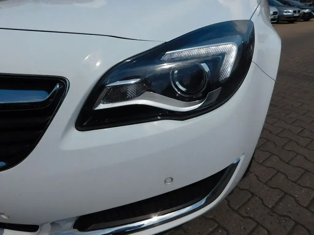 Gebraucht Opel Insignia Business Edition 140 PS (102 kW) 2015 Weiß Kombi