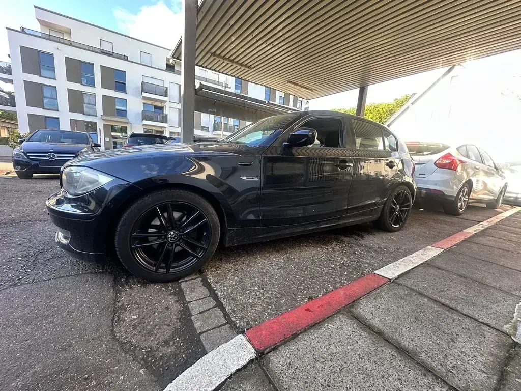Gebraucht BMW 120 Sport Line 170 PS (125 kW) 2011 Schwarz Kleinwagen