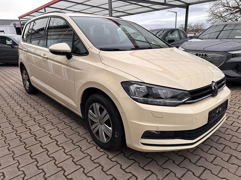Gebraucht VW Touran 150 PS (110 kW) 2024 Beige Van / Kleinbus