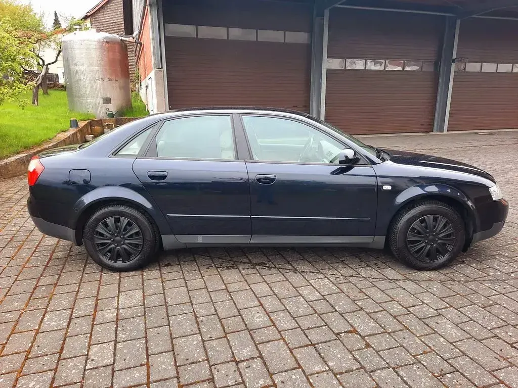 Gebraucht Audi A4 102 PS (75 kW) 2003 Blau Limousine