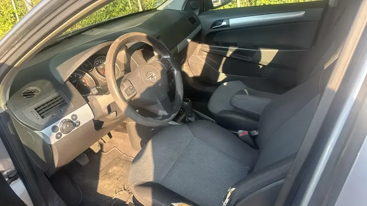 Gebraucht Opel Astra 101 PS (74 kW) 2004 Silber Limousine