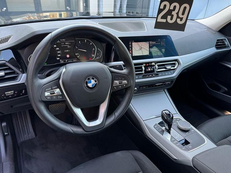 Gebraucht BMW 318 Efficient Dynamics 150 PS (110 kW) 2021 Black sapphire Limousine