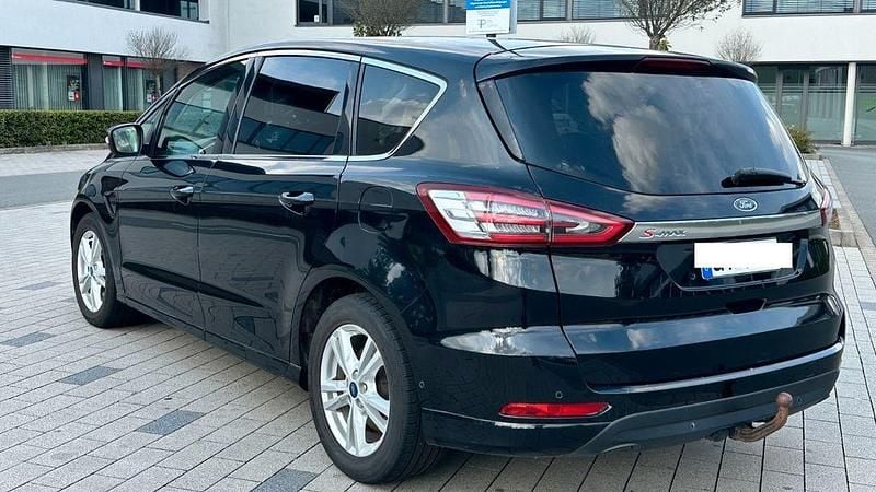 Schwarz Gebraucht 2017 Ford S-MAX Titanium Van / Kleinbus | 8.999 € (Fairer Preis) - Bild 1/4