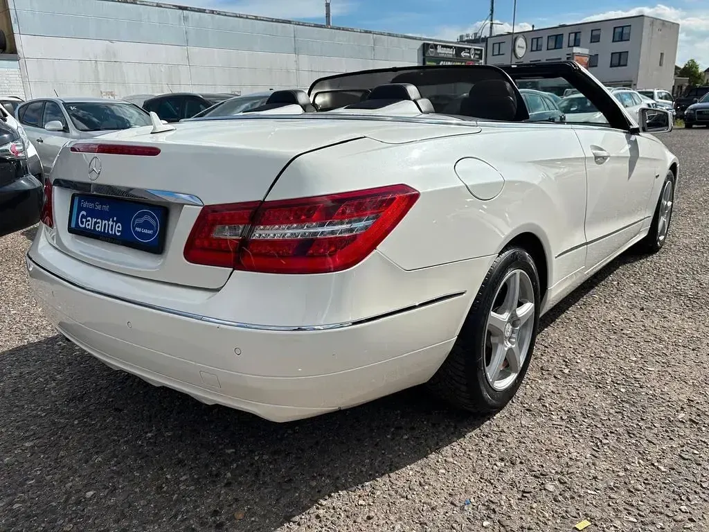 Gebraucht Mercedes E200 184 PS (135 kW) 2011 Weiß Cabrio