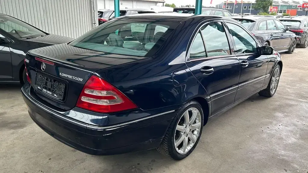 Gebraucht Mercedes C180 143 PS (105 kW) 2003 Blau Limousine