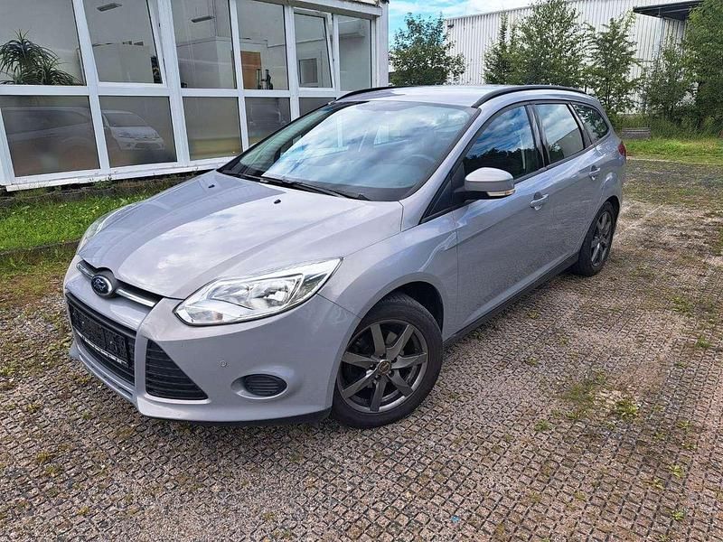 Gebraucht Ford Focus S 125 PS (91 kW) 2013 Micastonesilber metallic Kombi