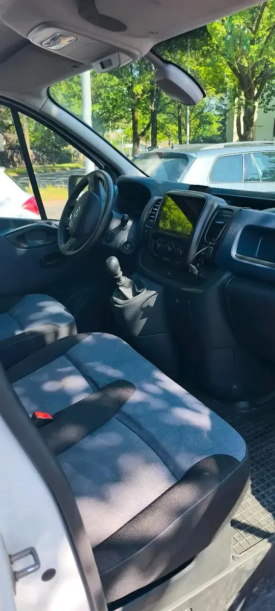 Gebraucht Opel Vivaro 120 PS (88 kW) 2018 Weiß Van / Kleinbus