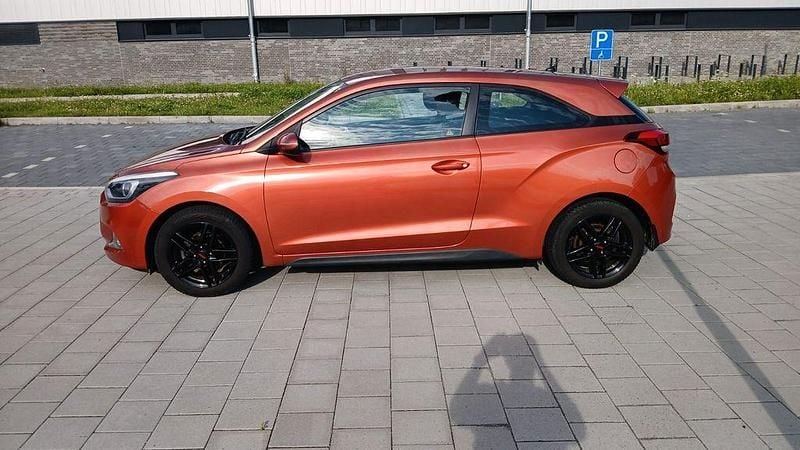 Orange Gebraucht 2016 Hyundai i20 Style Coupé | 7.900 € (Guter Preis) - Bild 1/4