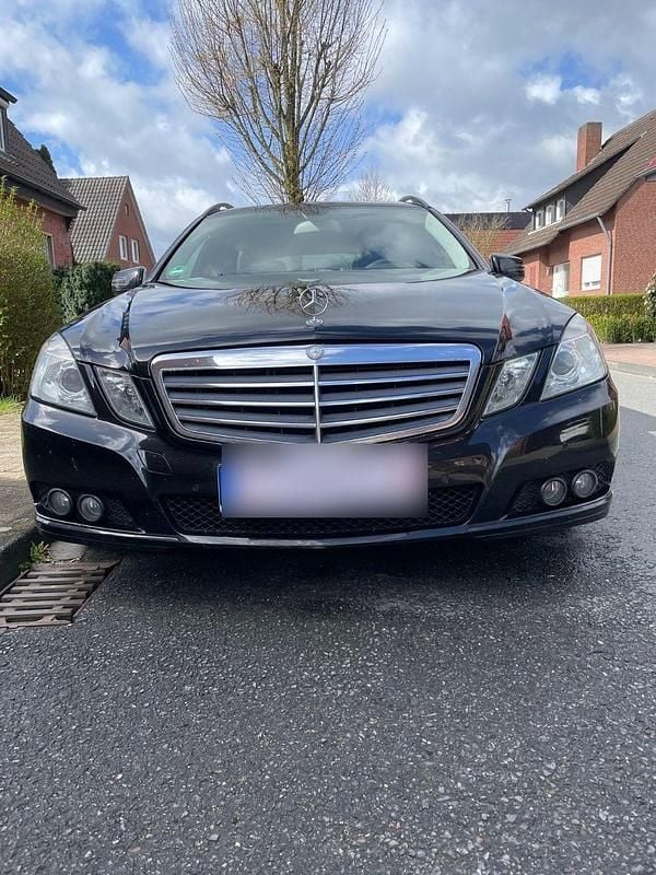 Gebraucht Mercedes E220 170 PS (125 kW) 2010 Schwarz Kombi