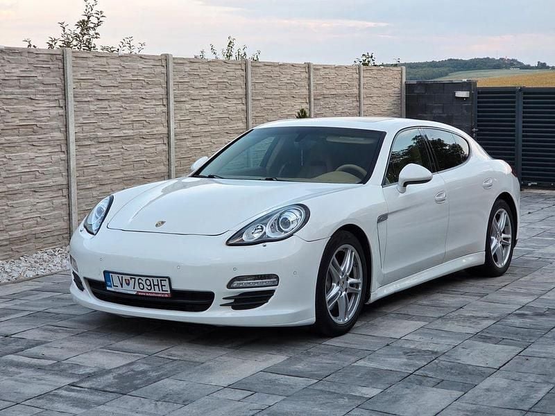Weiß Gebraucht 2011 Porsche Panamera 4 Limousine | 16.500 € - Bild 1/4