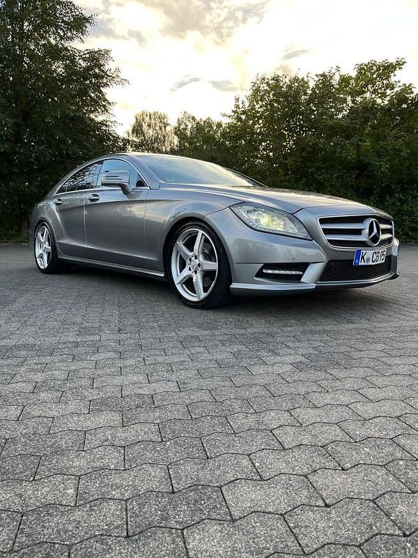 Grau Gebraucht 2011 Mercedes CLS350 AMG Coupé | 17.990 € (Fairer Preis) - Bild 1/4