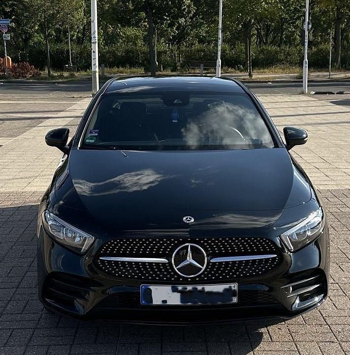 Schwarz Gebraucht 2022 Mercedes A250 AMG Limousine | 27.500 € (Fairer Preis) - Bild 1/4