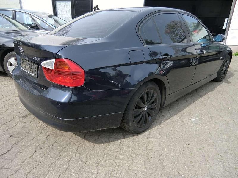 Gebraucht BMW 318 129 PS (94 kW) 2006 Monacoblau metallic Limousine