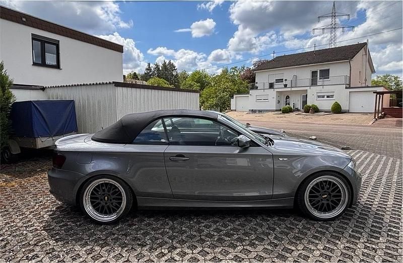 Grau Gebraucht 2010 BMW 118 Cabriolet Cabrio | 13.200 € - Bild 1/4