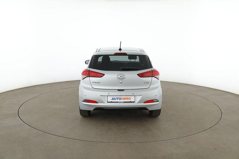 Gebraucht Hyundai i20 Style 75 PS (55 kW) 2015 Grau Limousine