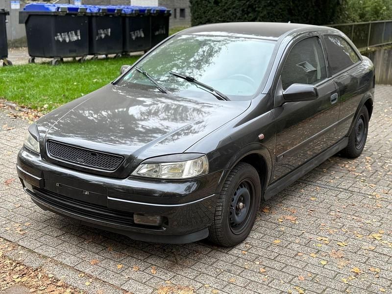 Schwarz Gebraucht 2000 Opel Astra Limousine | 1.700 € (Fairer Preis) - Bild 1/4