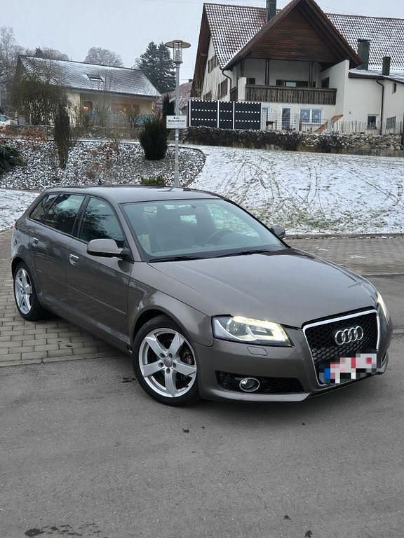 Grau Gebraucht 2010 Audi A3 S-Line Limousine | 8.400 € (Fairer Preis) - Bild 1/4