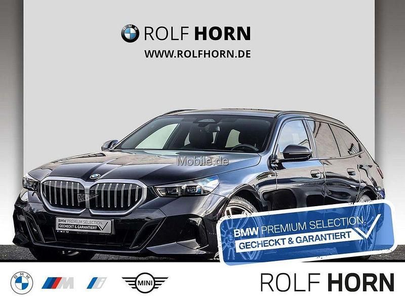 Schwarz Gebraucht 2024 BMW 520 Comfort Edition Kombi | 48.480 € (Etwas zu teuer) - Bild 1/4