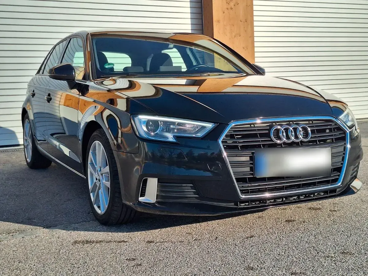 Gebraucht Audi A3 Sport 116 PS (85 kW) 2018 Schwarz Limousine
