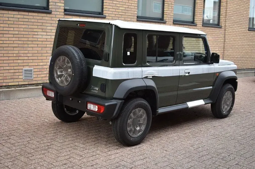Neu Suzuki Jimny 101 PS (74 kW) 2026 Grün SUV
