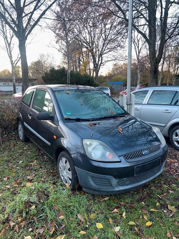 Grau Gebraucht 2006 Ford Fiesta Kleinwagen | 600 € (Superpreis) - Bild 1/4