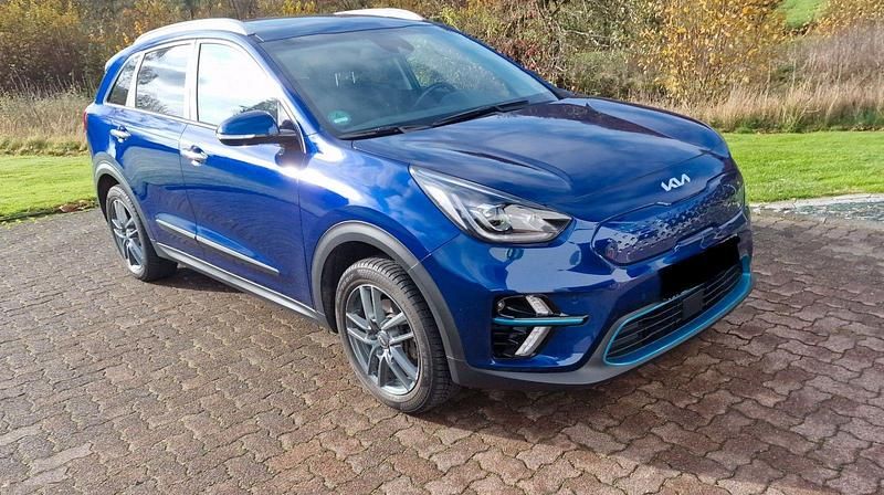 Blau Gebraucht 2022 Kia e-Niro Spirit SUV | 21.800 € (Guter Preis) - Bild 1/4