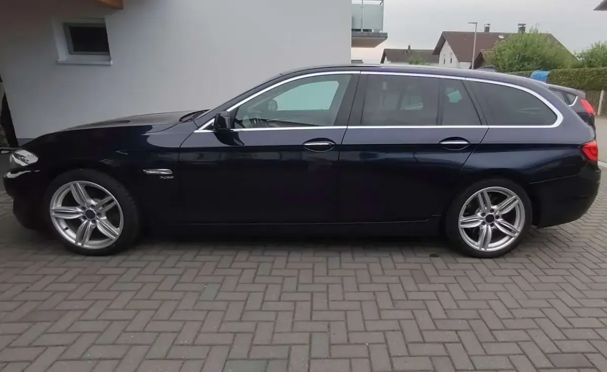 Gebraucht BMW 530 258 PS (189 kW) 2011 Blau Kombi
