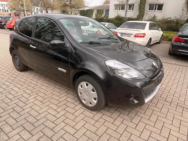 Gebraucht Renault Clio II 75 PS (55 kW) 2011 Schwarz Kleinwagen