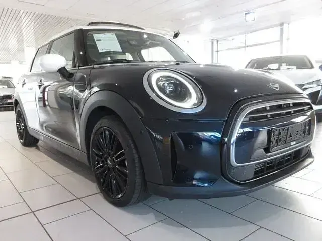 Używany Mini Cooper Classic 136 KM (100 kW) 2021 Czarny Hatchback