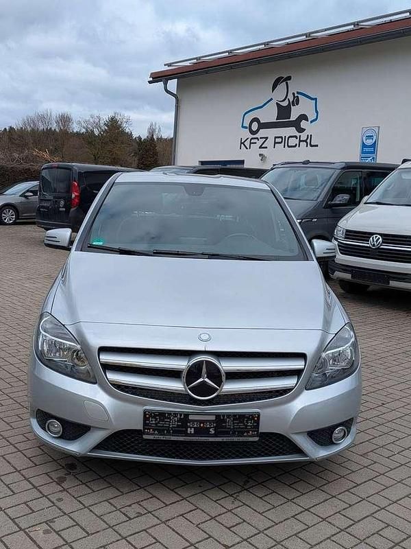 Gebraucht Mercedes B180 122 PS (89 kW) 2012 Silber Van / Kleinbus