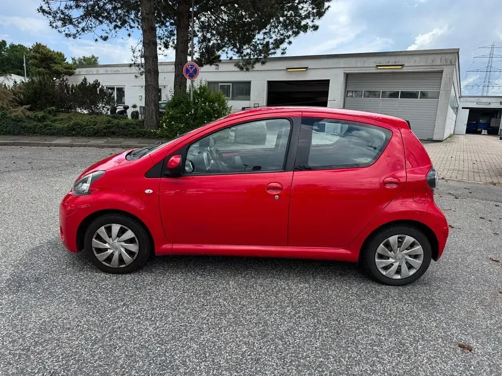 Gebraucht Toyota Aygo Cool 68 PS (50 kW) 2012 Rot Kleinwagen