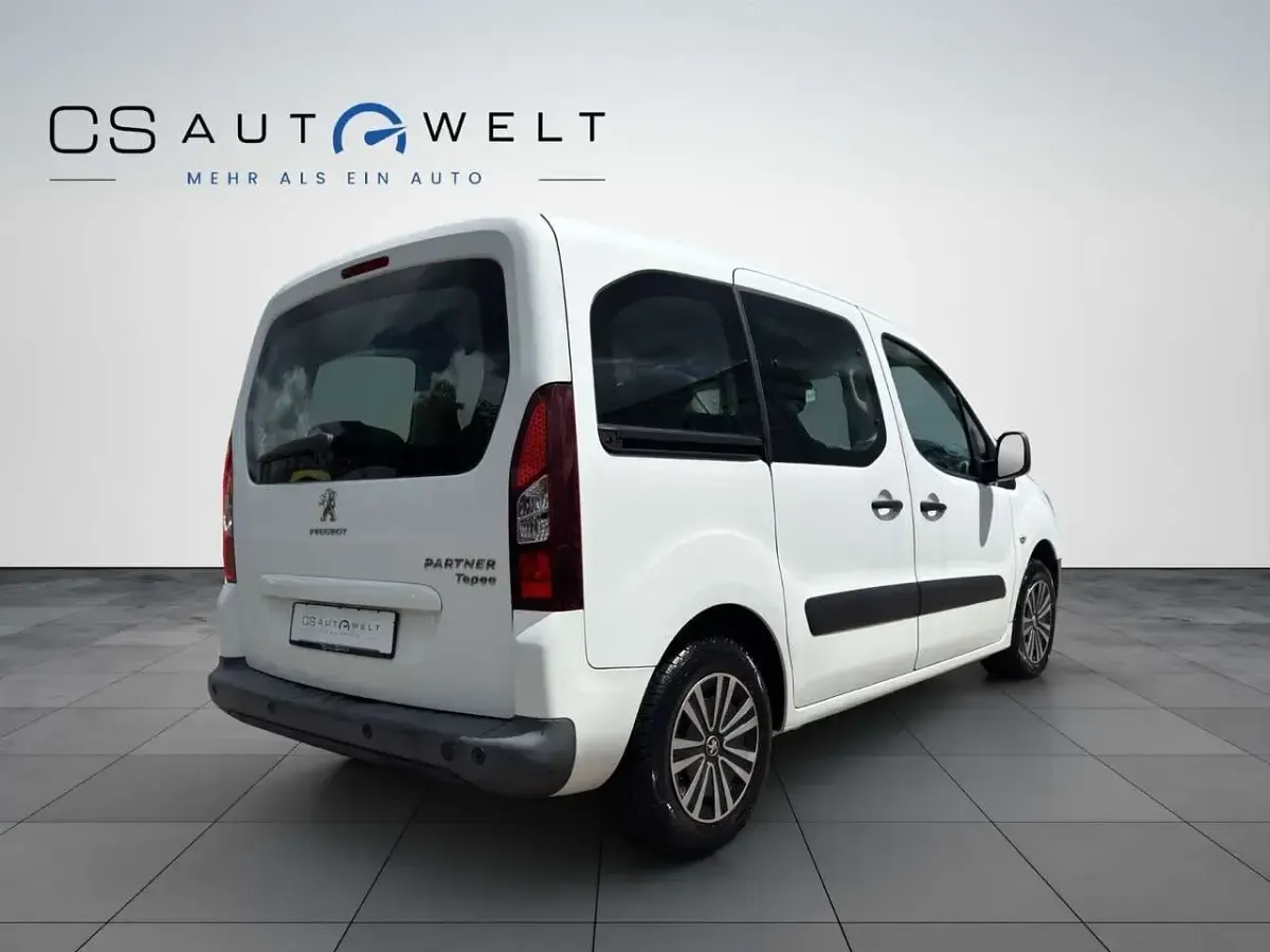 Gebraucht Peugeot Partner Allure 98 PS (72 kW) 2014 Lack weiss banquise/deckende l Van / Kleinbus