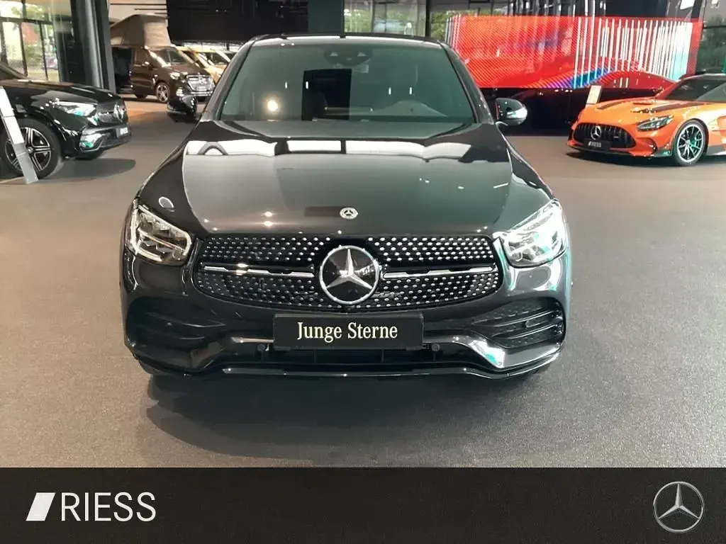 Gebraucht Mercedes GLC300 AMG 258 PS (189 kW) 2023 Metalliclack graphitgrau Coupé