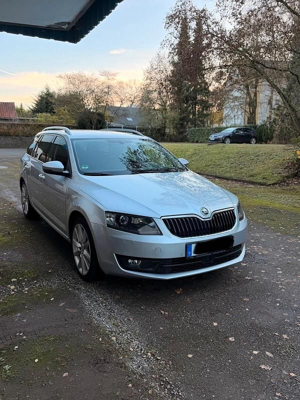 Silber Gebraucht 2016 Skoda Octavia Kombi | 10.950 € (Fairer Preis) - Bild 1/4