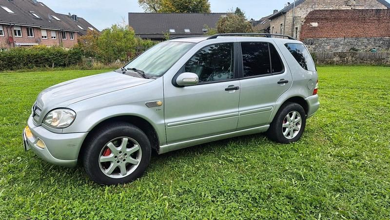 Silber Gebraucht 2004 Mercedes ML270 SUV | 5.999 € - Bild 1/4