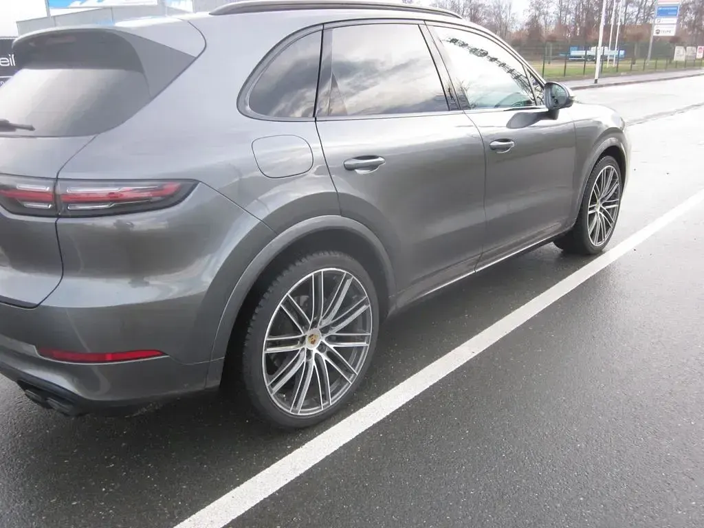 Gebraucht Porsche Cayenne 441 PS (324 kW) 2020 Grau SUV