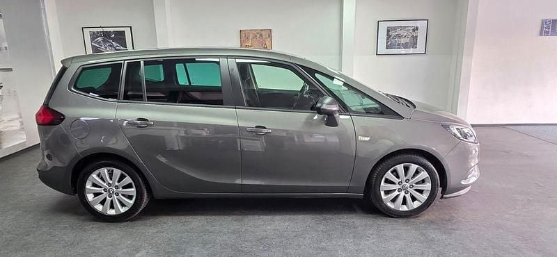 Grau Gebraucht 2018 Opel Zafira Van / Kleinbus | 11.900 € (Guter Preis) - Bild 1/4
