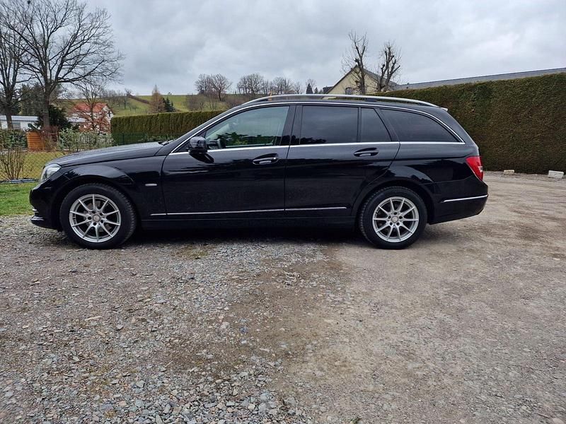 Gebraucht Mercedes 220 170 PS (125 kW) 2011 Schwarz Kombi