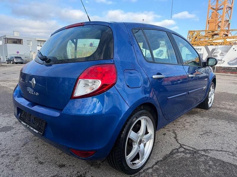 Gebraucht Renault Clio III Dynamique 75 PS (55 kW) 2010 Blau Limousine