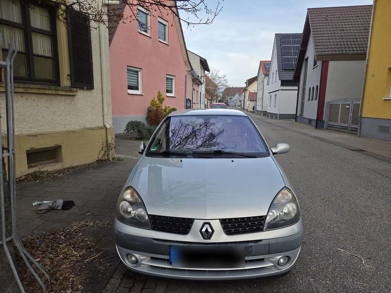 Gebraucht Renault Clio II 107 PS (78 kW) 2002 Silber Kleinwagen