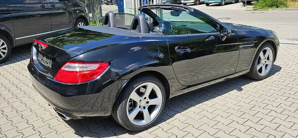 Gebraucht Mercedes SLK300 245 PS (180 kW) 2015 Schwarz Cabrio