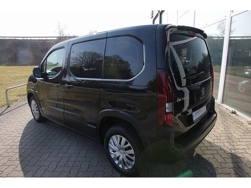 Gebraucht Peugeot Rifter Active 110 PS (80 kW) 2021 Schwarz Van / Kleinbus