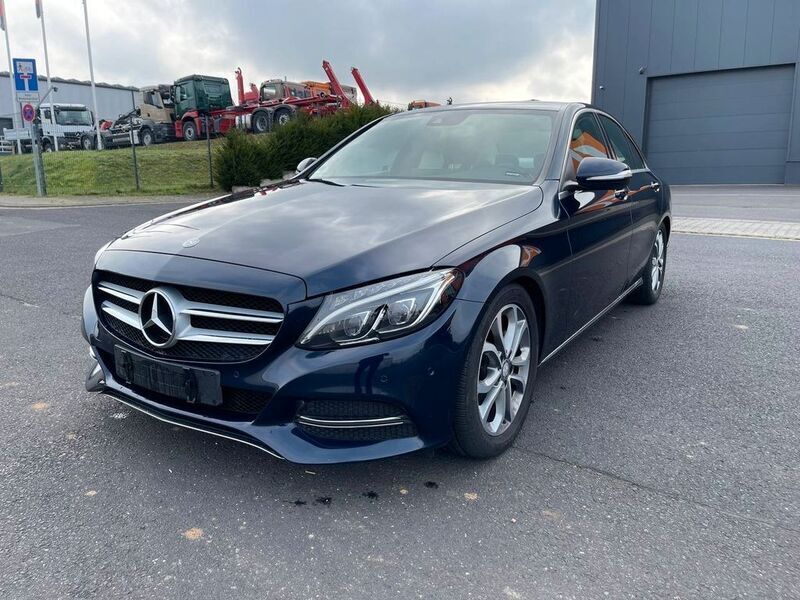 Blau Gebraucht 2014 Mercedes C180 Avantgarde Limousine | 14.500 € (Superpreis) - Bild 1/4