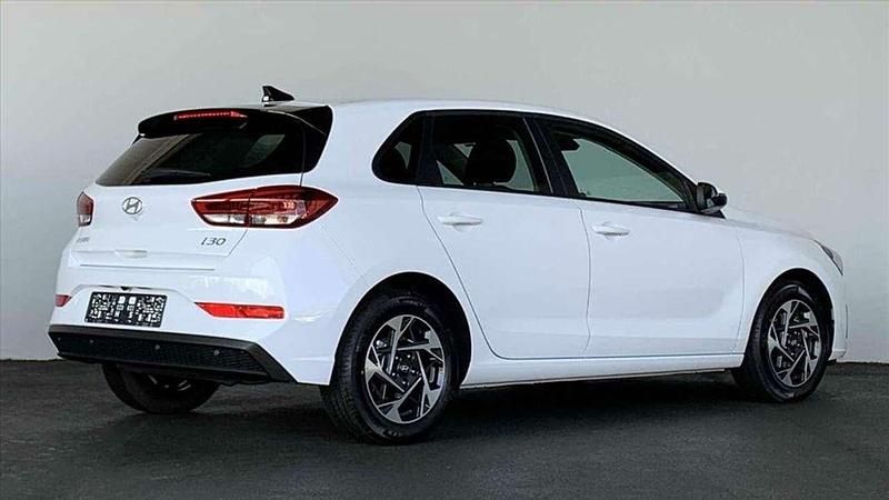 Neu Hyundai i30 101 PS (74 kW) 2025 Grau Kleinwagen