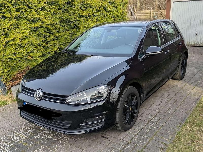 Second-hand VW Golf VII Trendline 105 CP (77 kW) 2013 Negru Berlinǎ