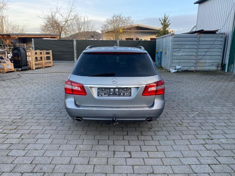 Gebraucht Mercedes E300 231 PS (169 kW) 2010 Silber Limousine