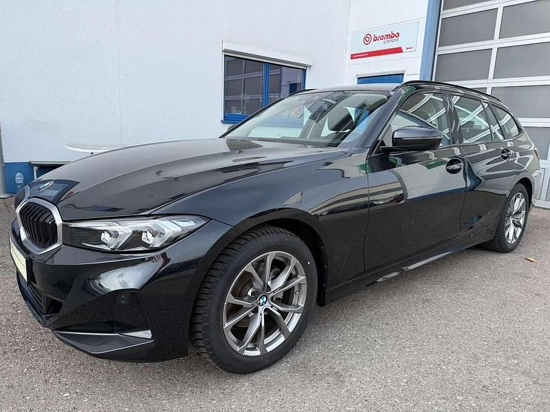 Gebraucht BMW 320 190 PS (139 kW) 2022 Black sapphire metallic Kombi