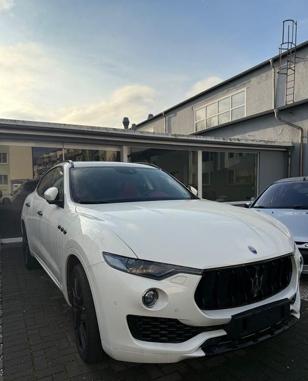 Gebraucht Maserati Levante 430 PS (316 kW) 2016 Weiß SUV